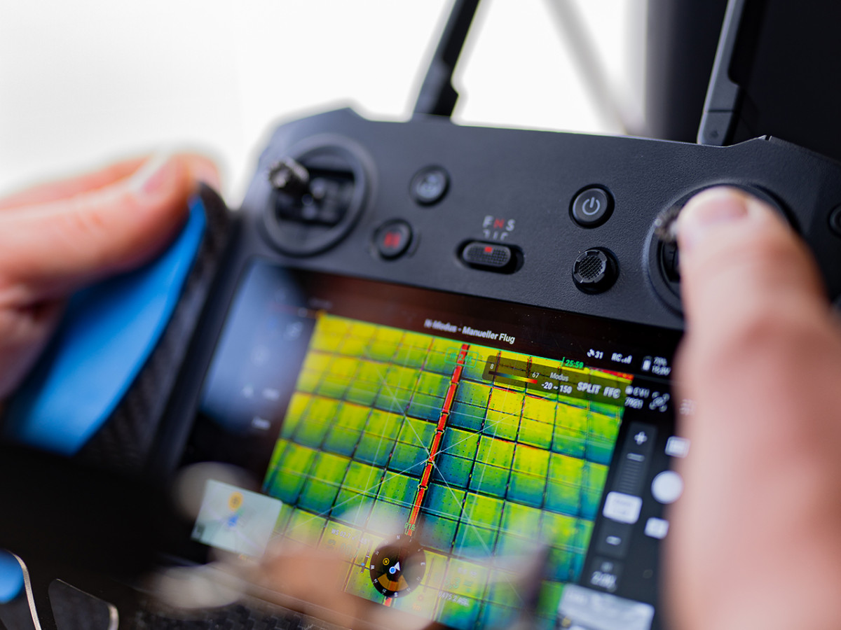 Drohne mit Wärmebildkamera für den Anlagencheck