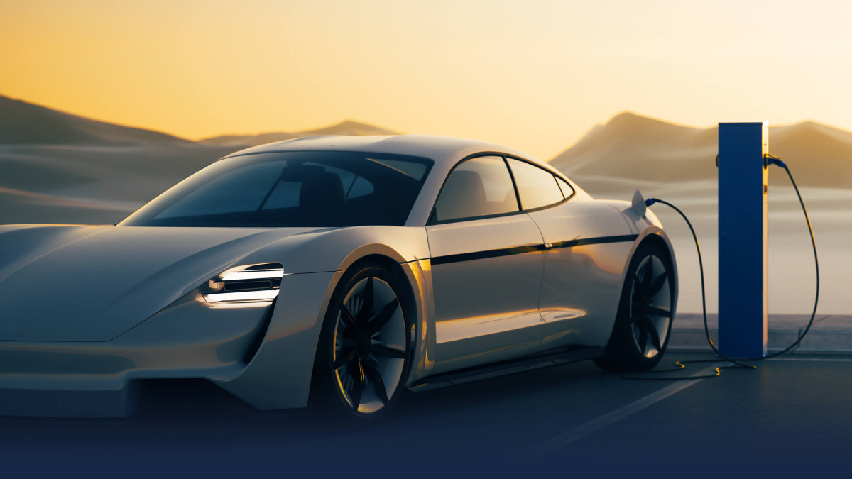 E-Auto an Ladestation